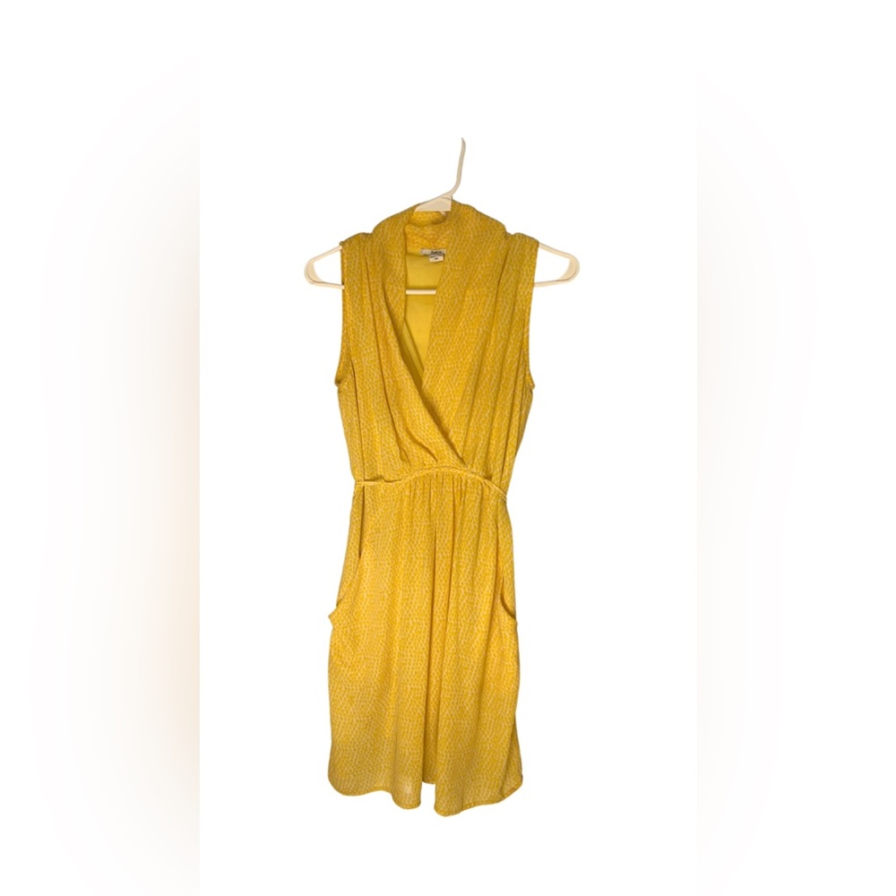 Yellow polka dot dress size small Bar III with adjustable waist straps